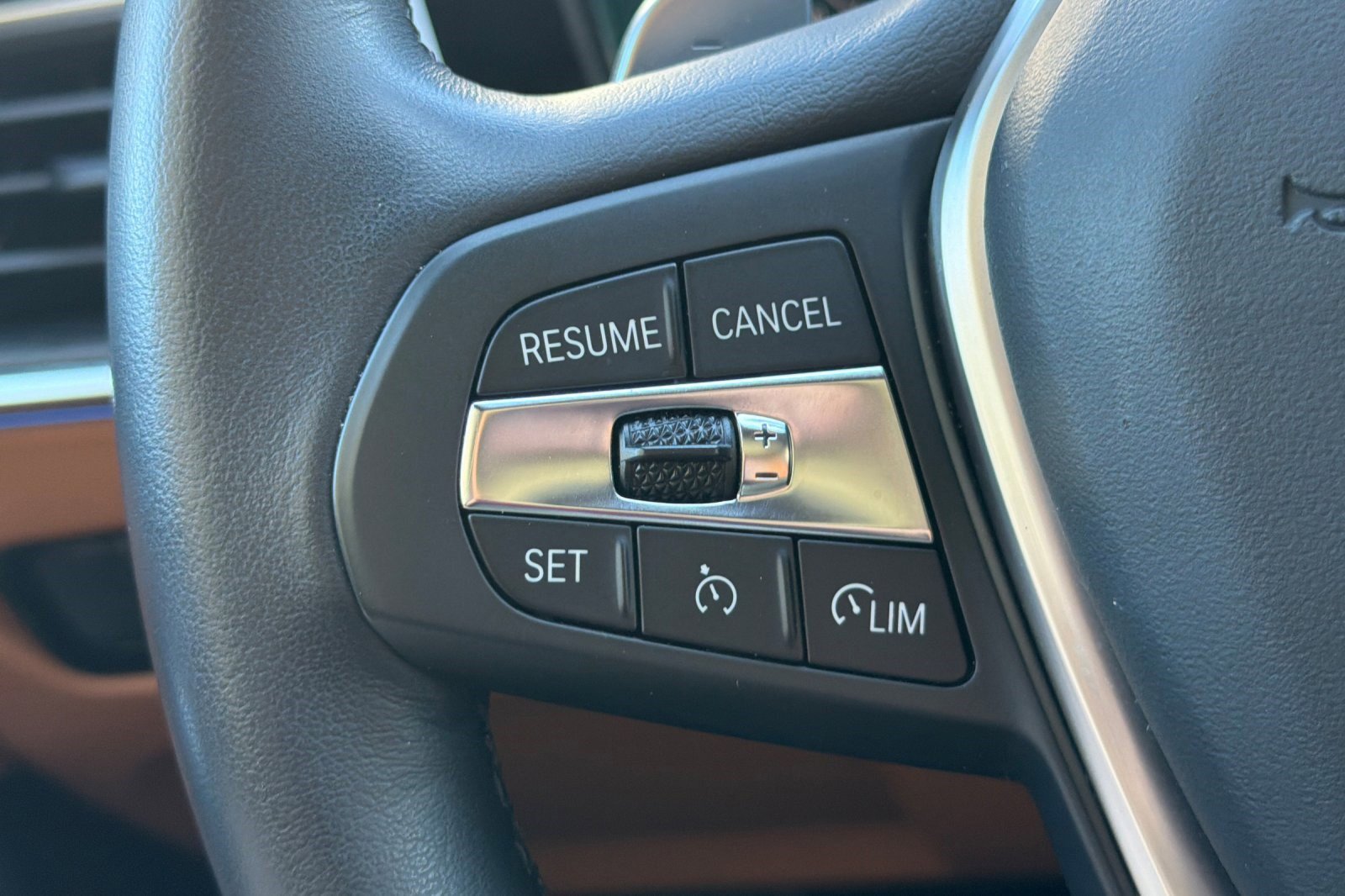 Certified 2022 BMW 330e 330e w/ Convenience Package image 30