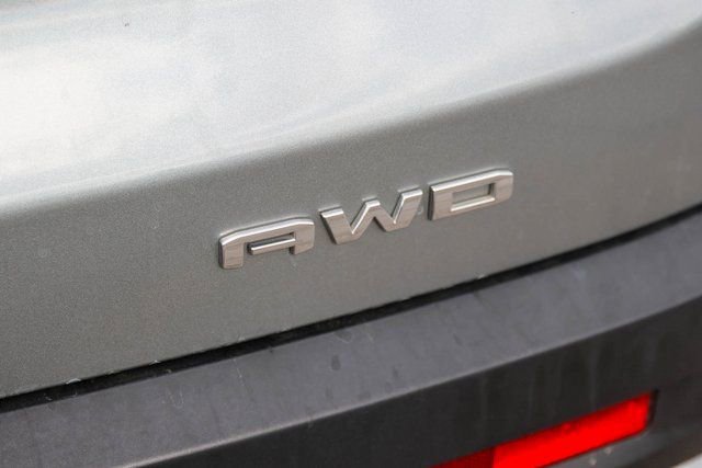 Used 2023 GMC Acadia SLE w/ Driver Convenience Package image 9