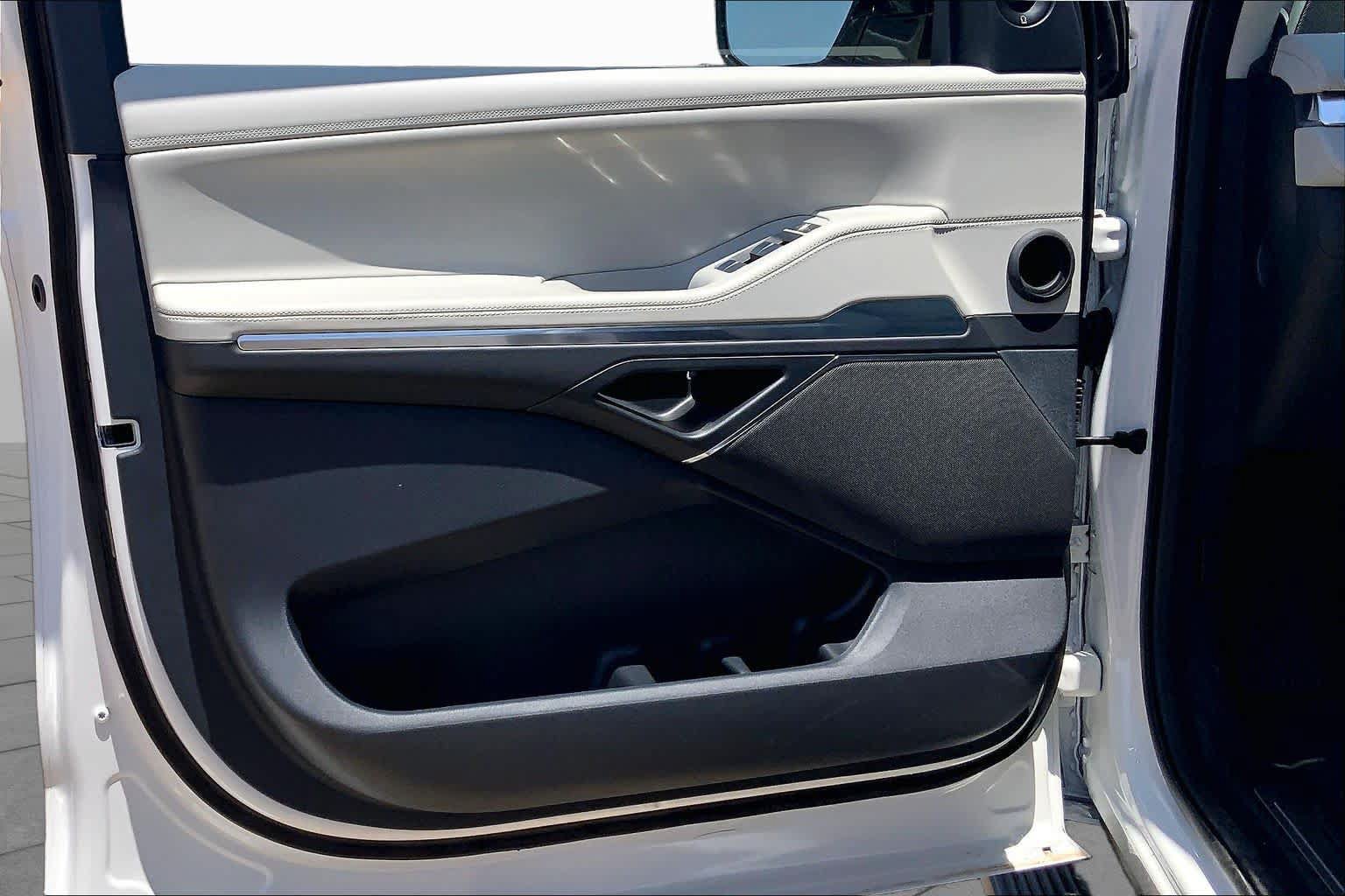 New 2026 Lincoln Navigator L Premier AWD/4WD image 10