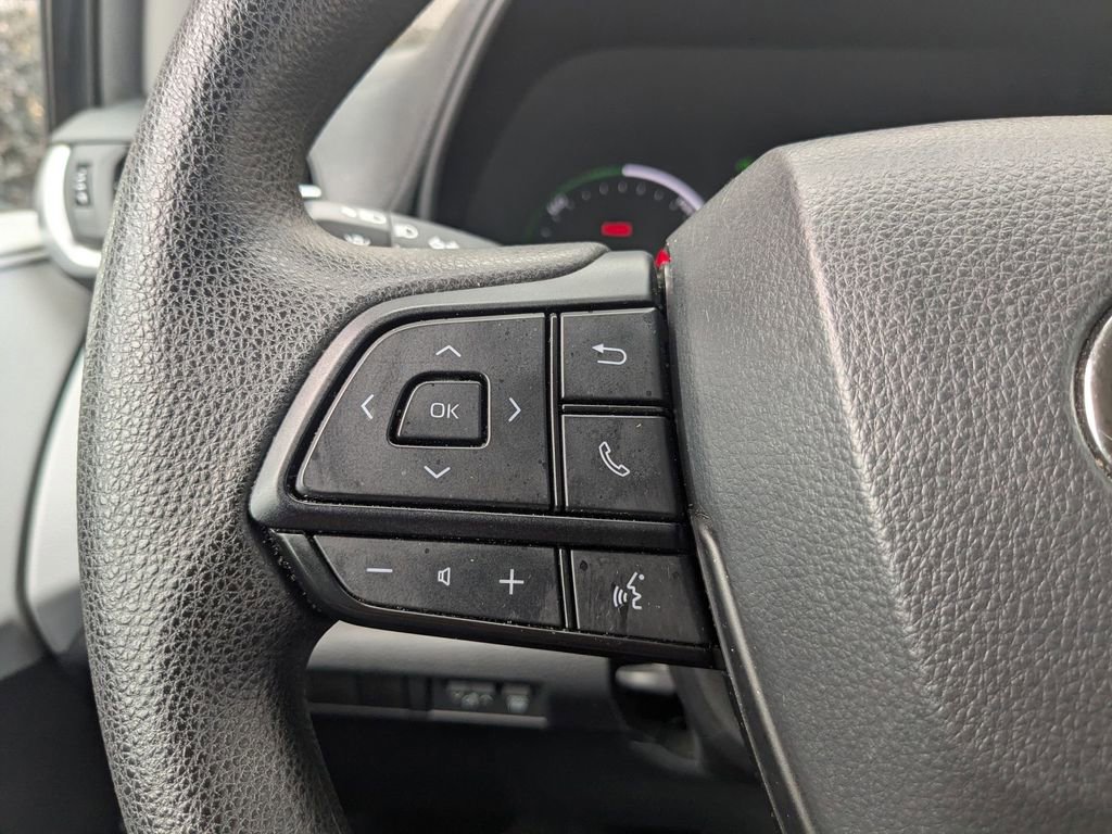 Used 2025 Toyota Sienna LE image 15