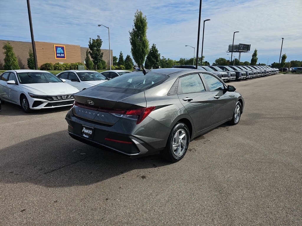 New 2026 Hyundai Elantra SE FWD image 5