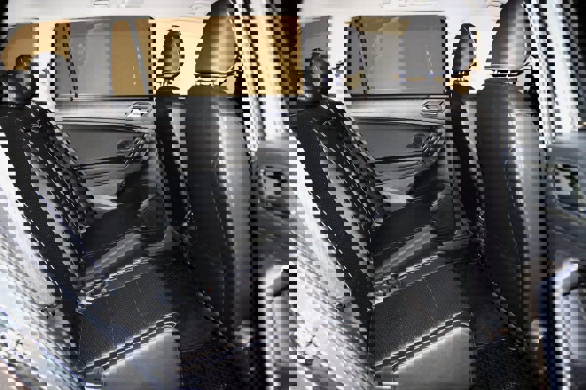 Used 2021 Volkswagen Tiguan SE w/ Panoramic Sunroof Package image 60