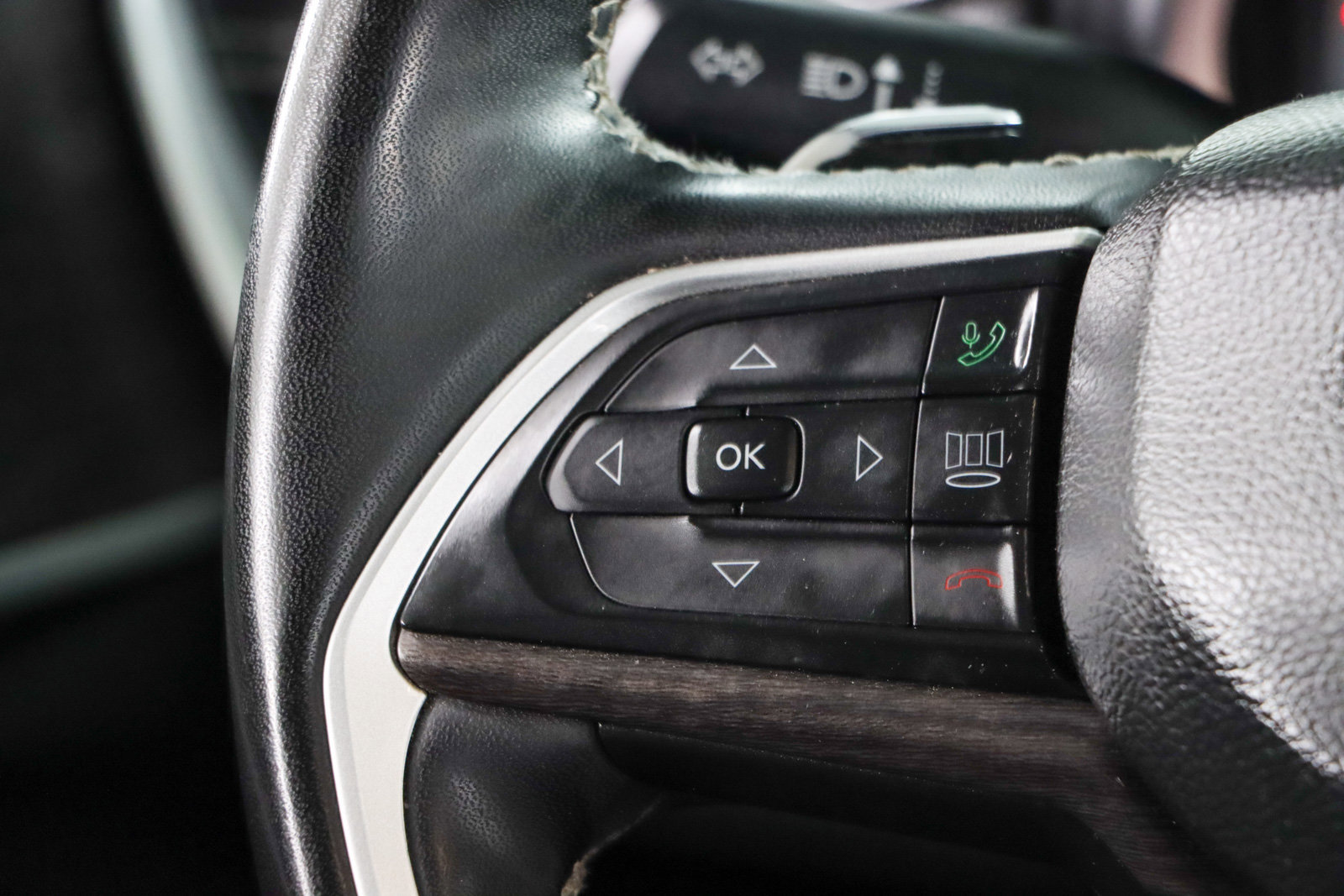 Used 2023 Jeep Grand Cherokee Limited image 13