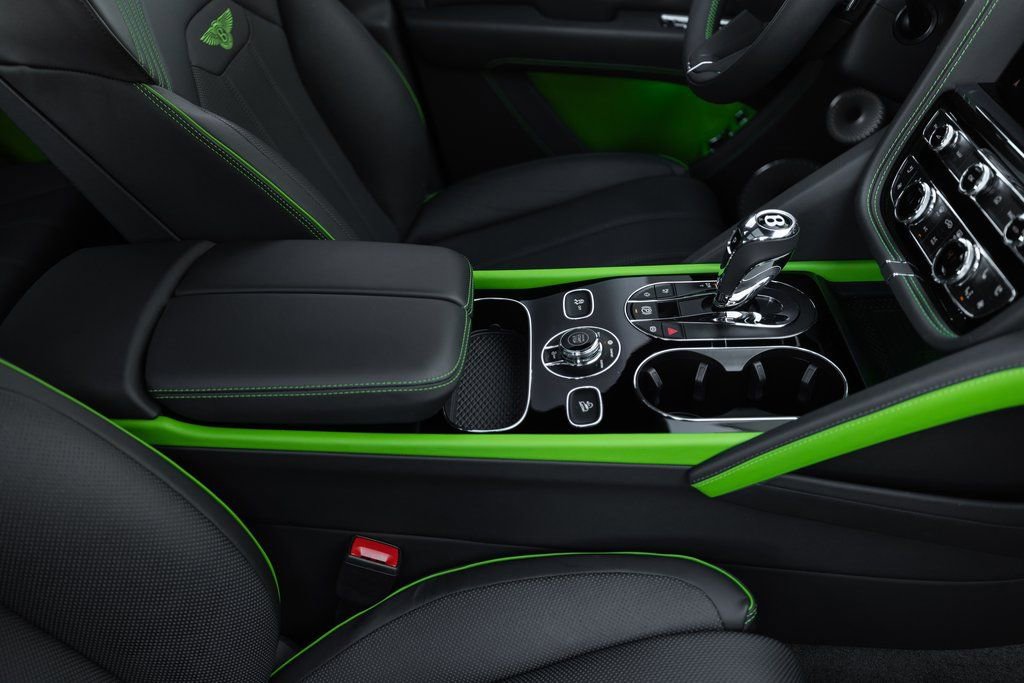 Used 2025 Bentley Bentayga image 29