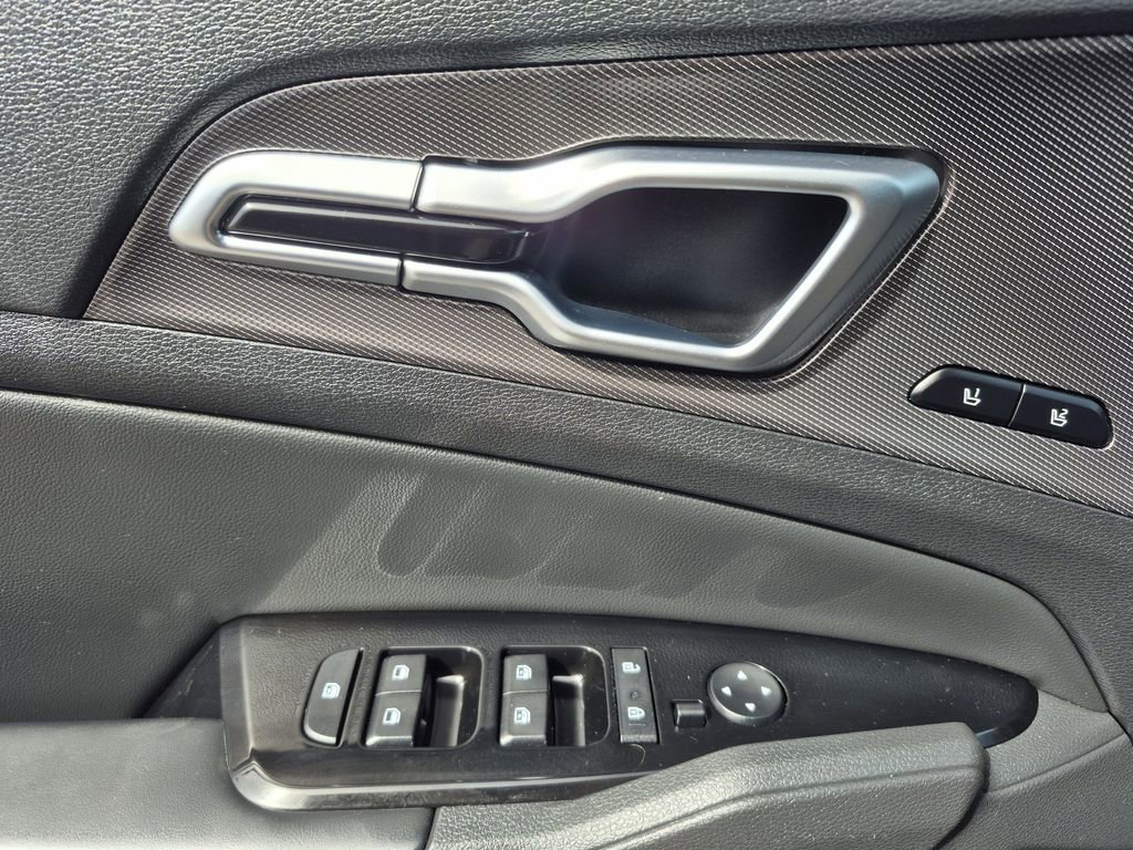 Used 2023 Kia Sportage SX image 9