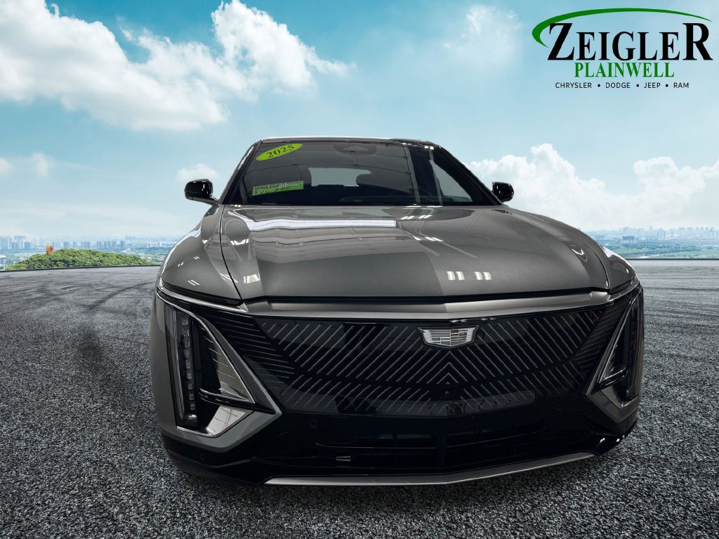 Used 2025 Cadillac Lyriq Luxury w/ LPO, Floor Liner Package AWD/4WD image 8