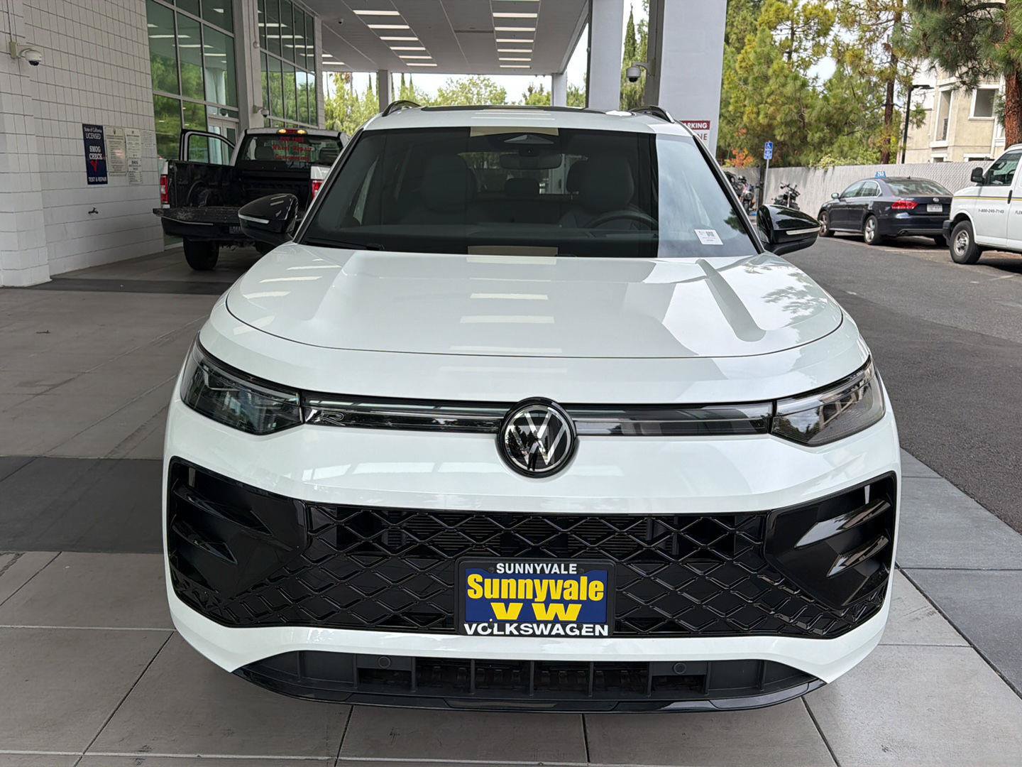 Certified 2026 Volkswagen Tiguan SE R-Line AWD/4WD image 8