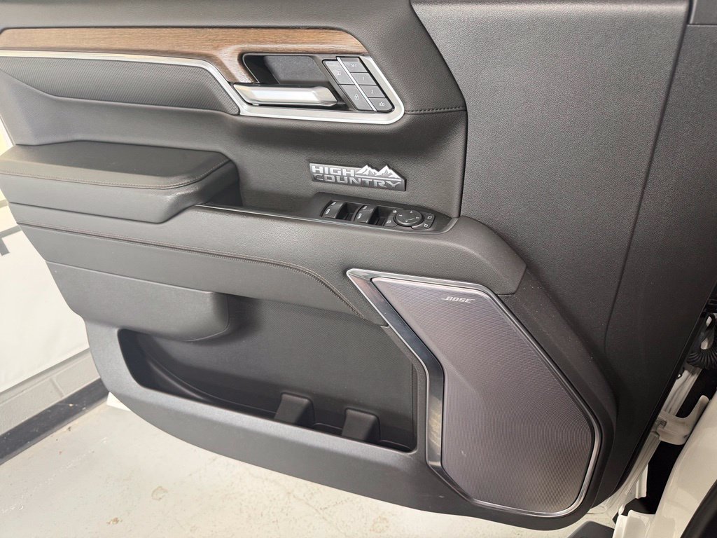 Used 2023 Chevrolet Silverado 1500 High Country w/ High Country Premium Package AWD/4WD image 17