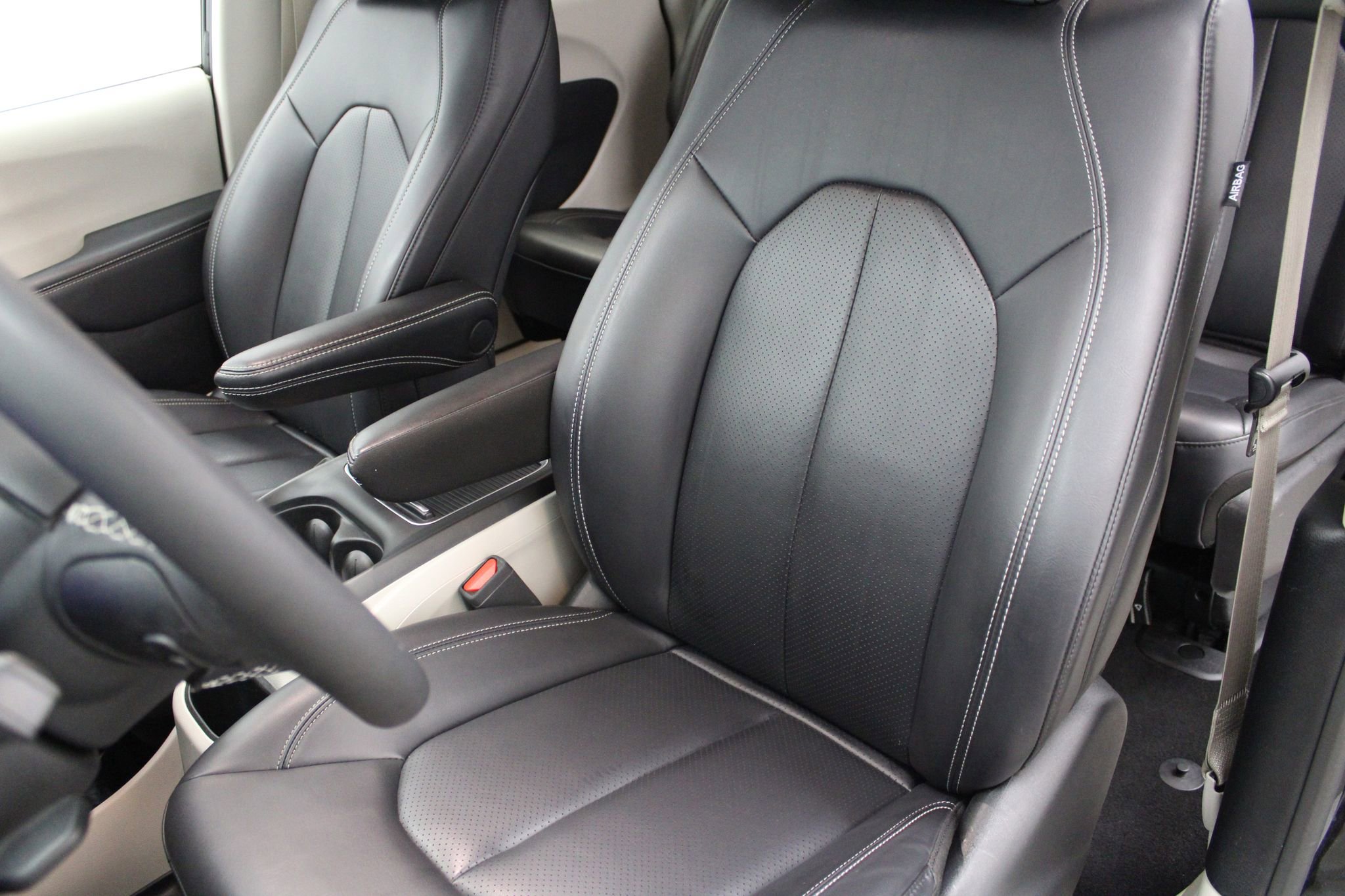 Used 2024 Chrysler Pacifica Select image 12