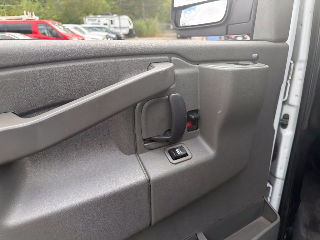 Used 2022 Chevrolet Express 2500 Extended RWD image 9