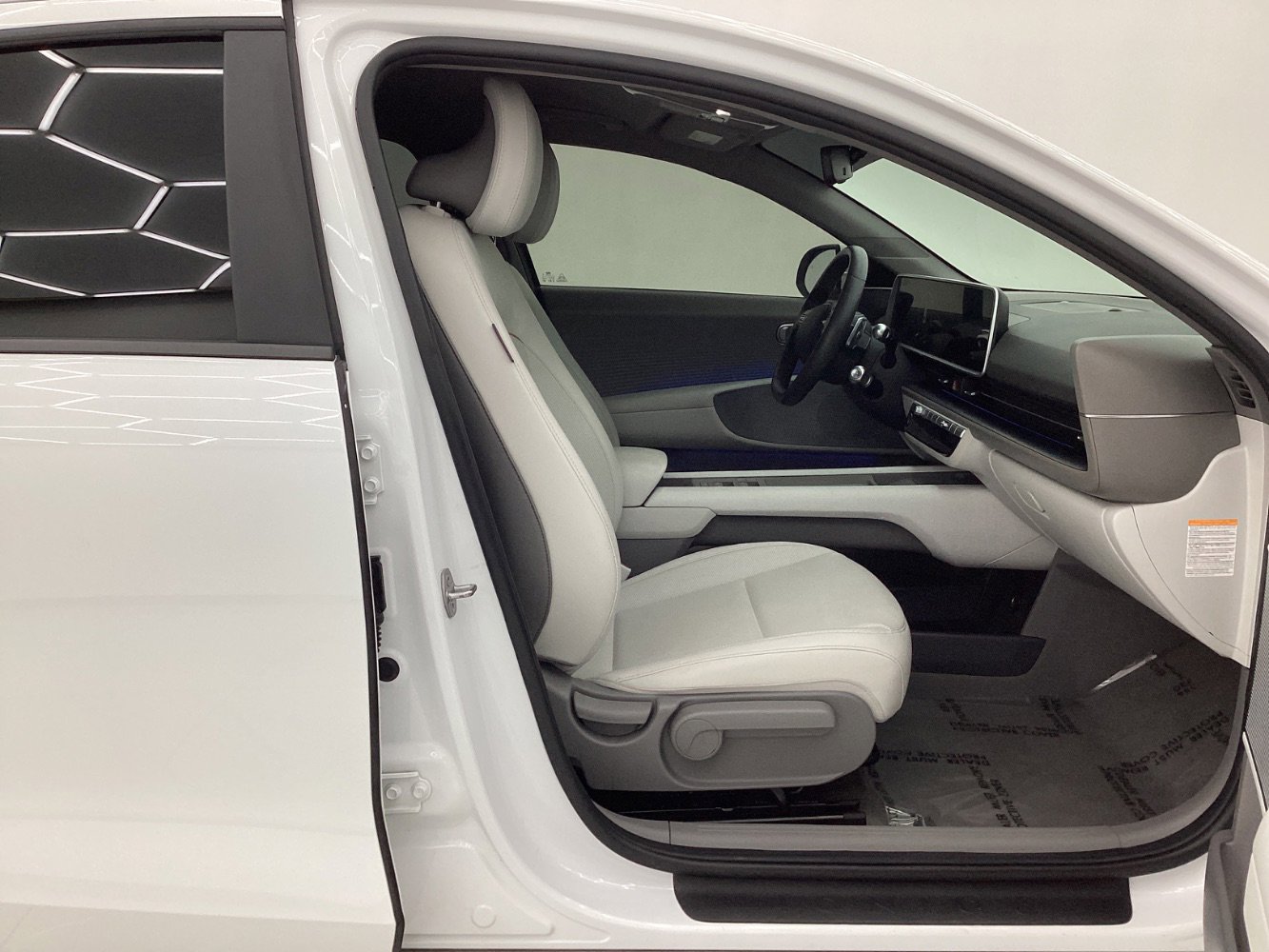 Used 2023 Hyundai Ioniq 6 SEL image 15