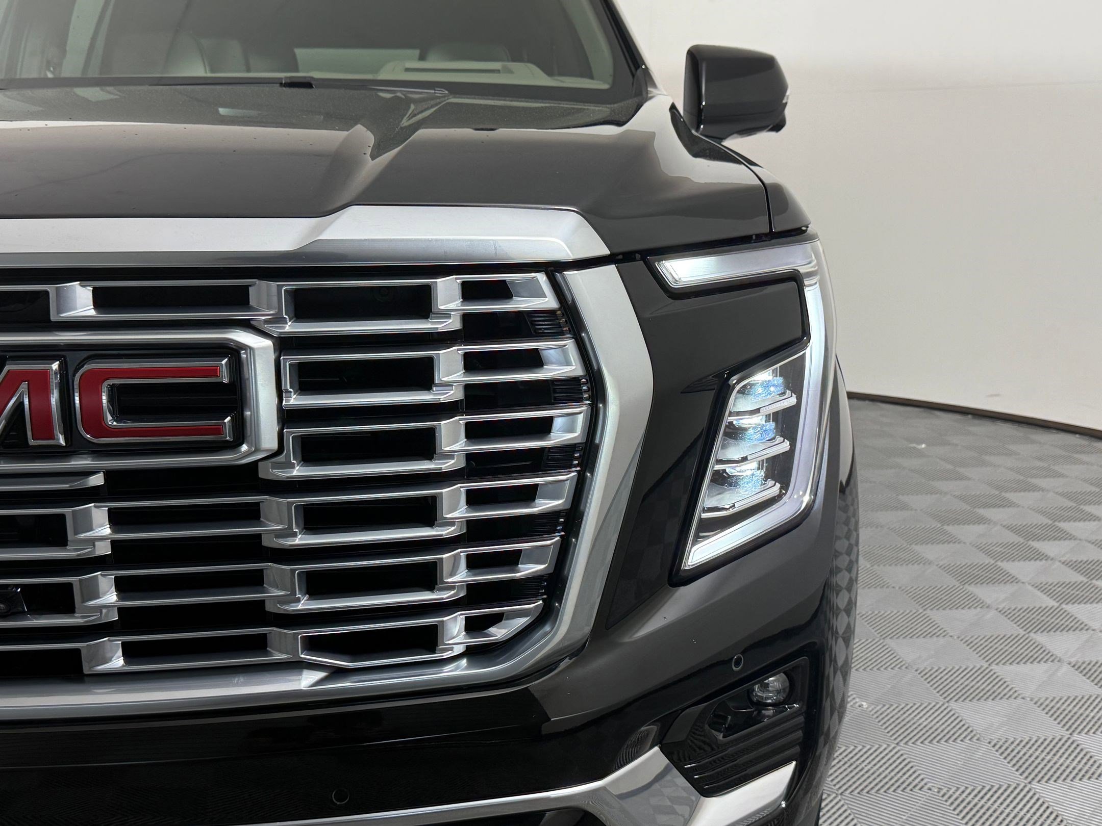 Used 2025 GMC Yukon Denali w/ LPO, Floor Liner Package image 12