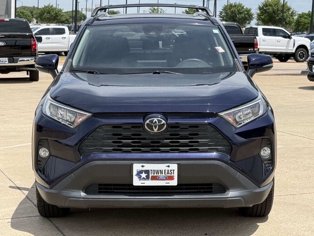 Used 2019 Toyota RAV4 XLE w/ Convenience Package FWD image 7