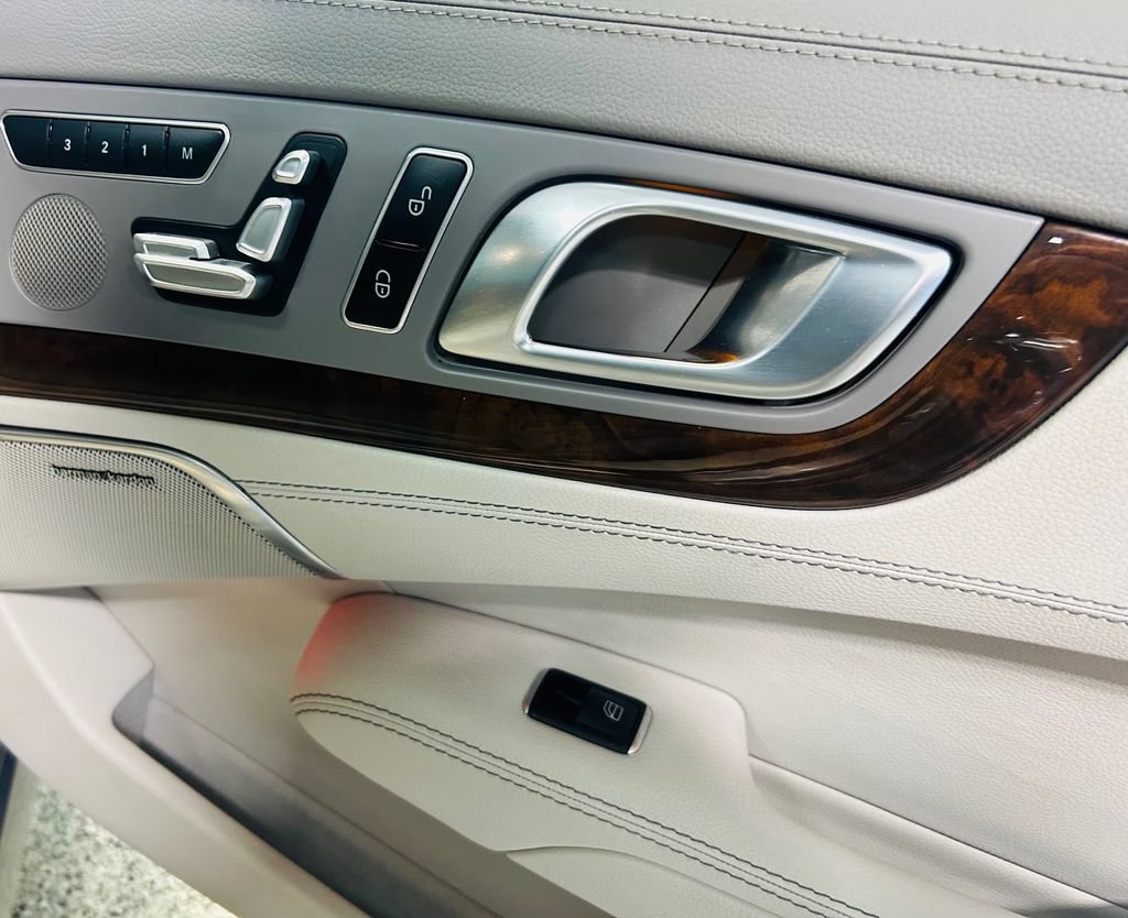 Used 2013 Mercedes-Benz SL 550 image 19