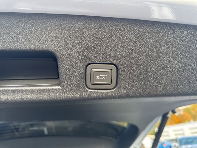 New 2026 Chevrolet Traverse RS w/ LPO, Floor Liner Package FWD image 15