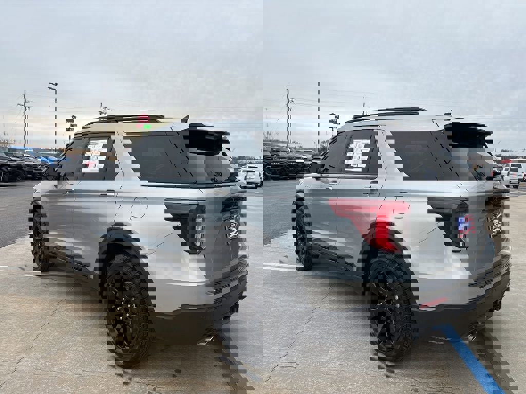 Used 2024 Ford Explorer ST-Line w/ Class IV Trailer Tow Package image 3