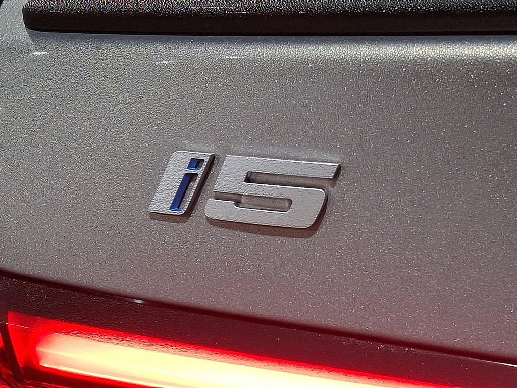Used 2025 BMW i5 xDrive40 image 30