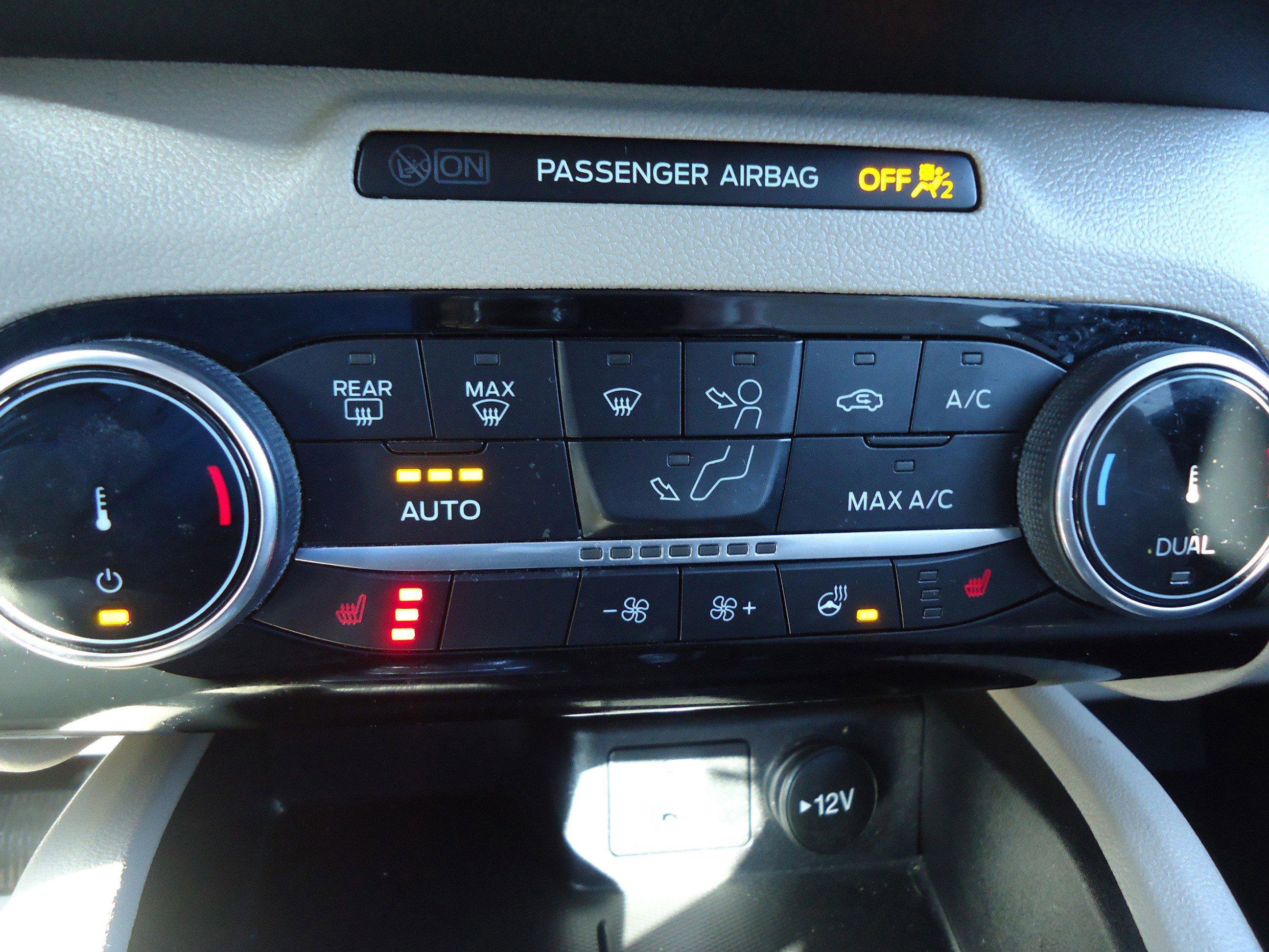 Used 2022 Ford Escape SE w/ SE Sport Appearance Package image 19