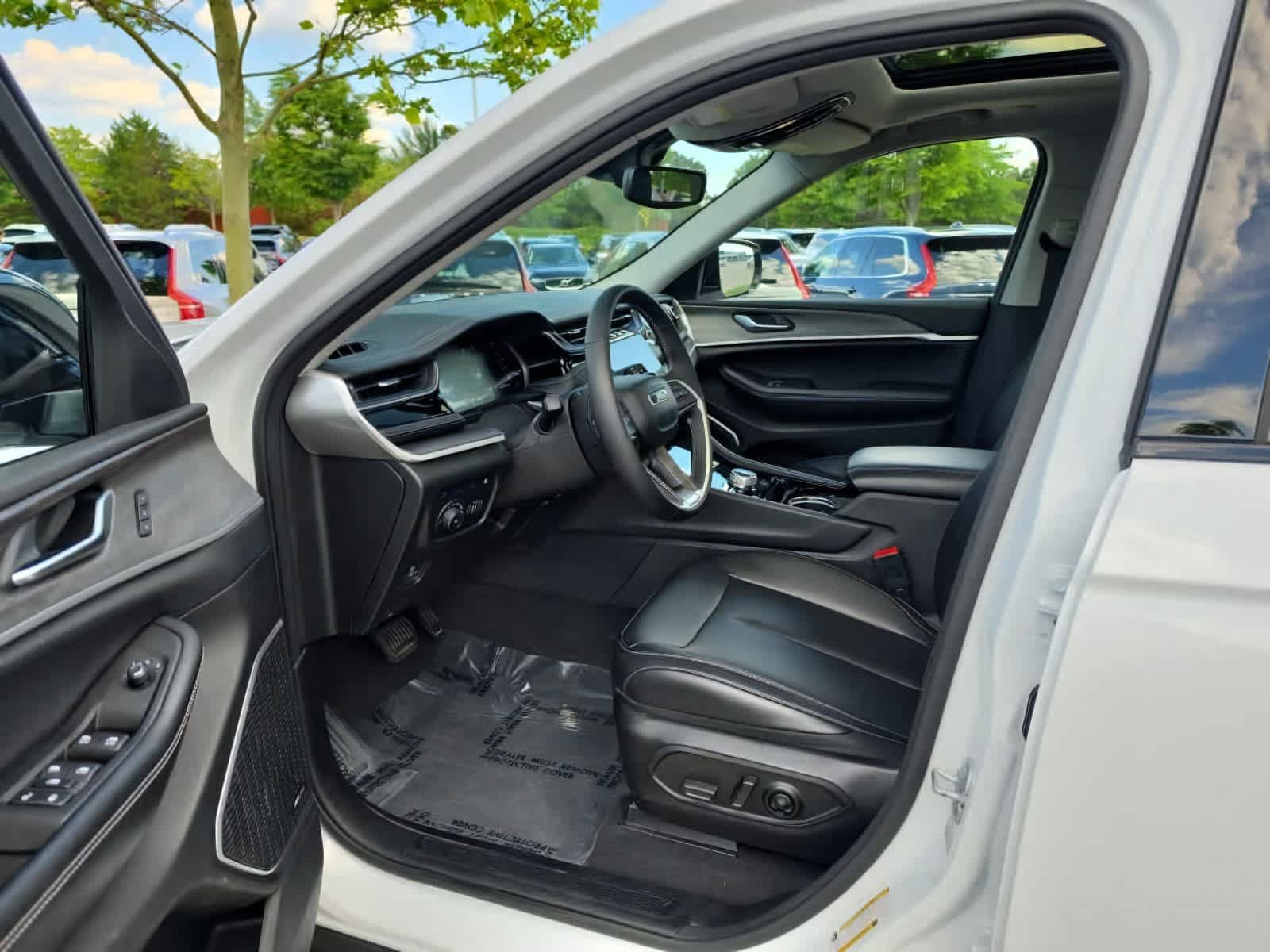 Used 2023 Jeep Grand Cherokee 4WD 4xe image 10
