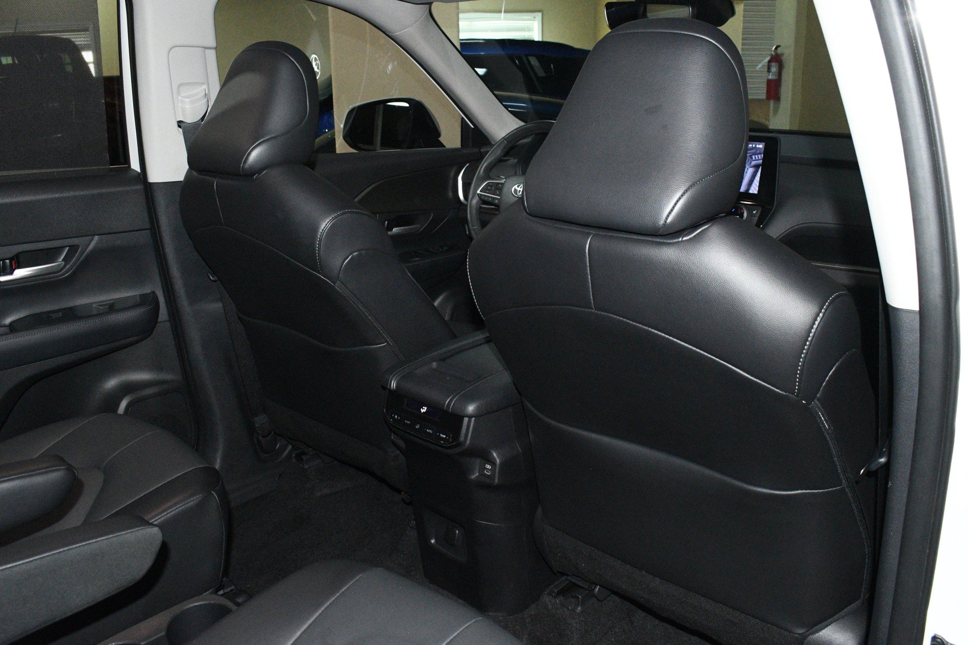 Used 2024 Toyota Grand Highlander FWD image 16