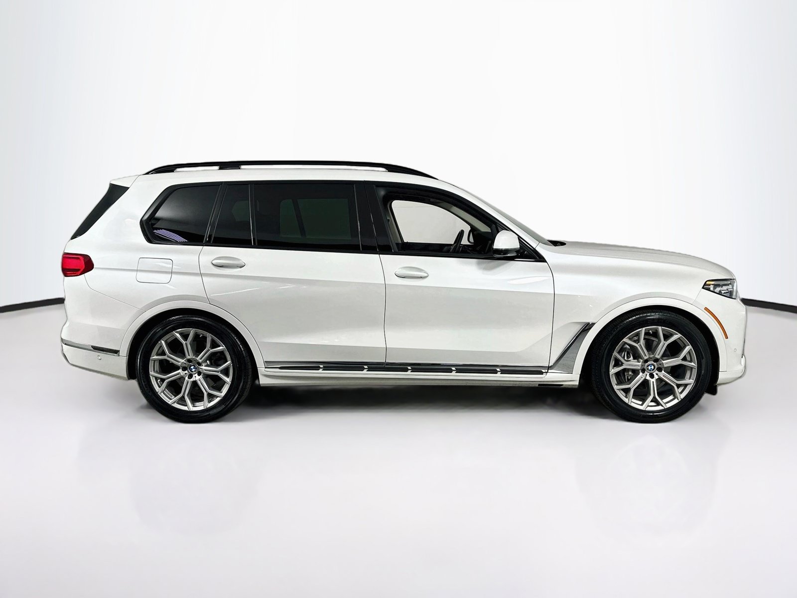 Used 2022 BMW X7 xDrive40i w/ Premium Package AWD/4WD image 4