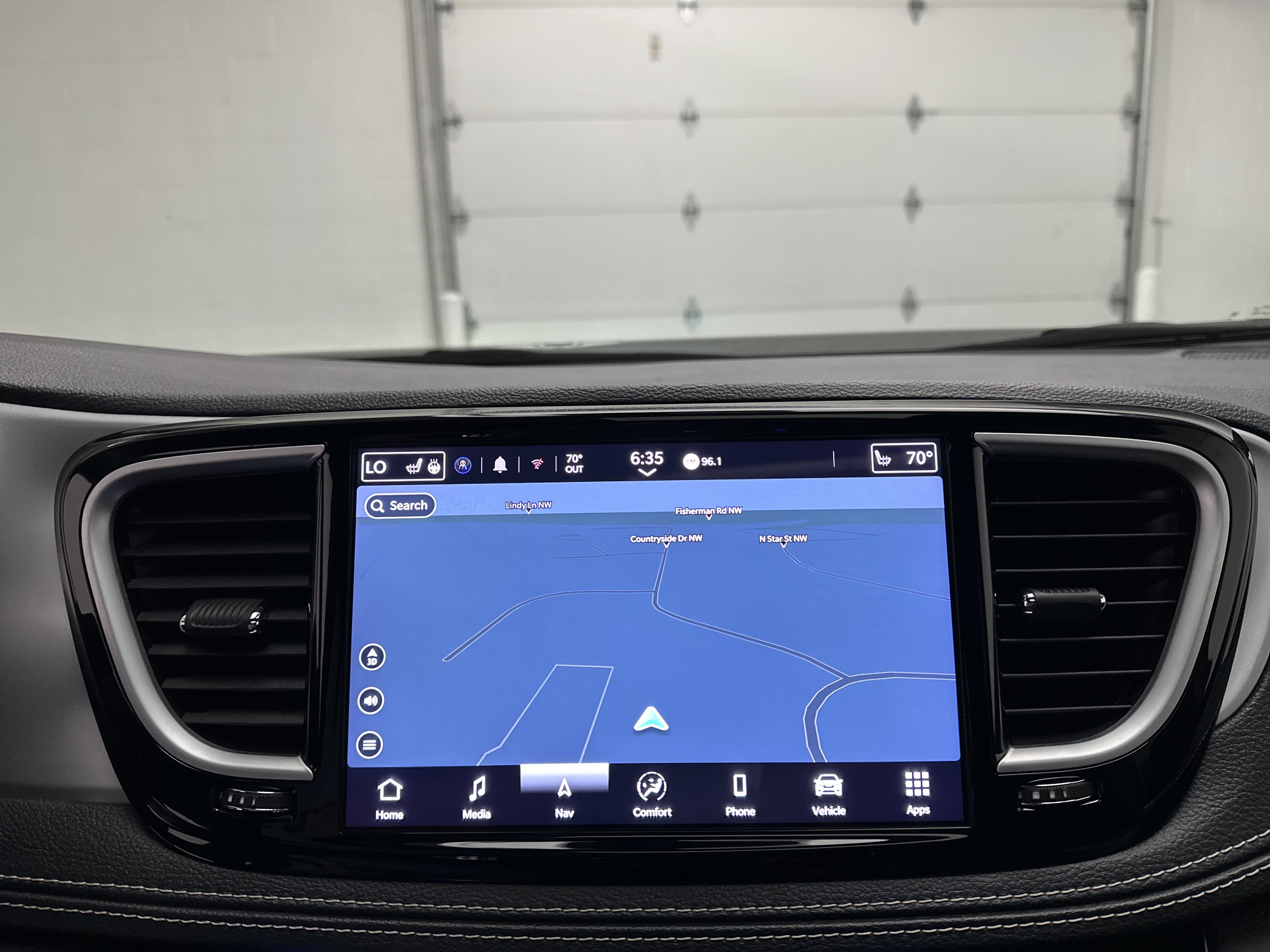 Used 2025 Chrysler Pacifica Limited FWD image 34