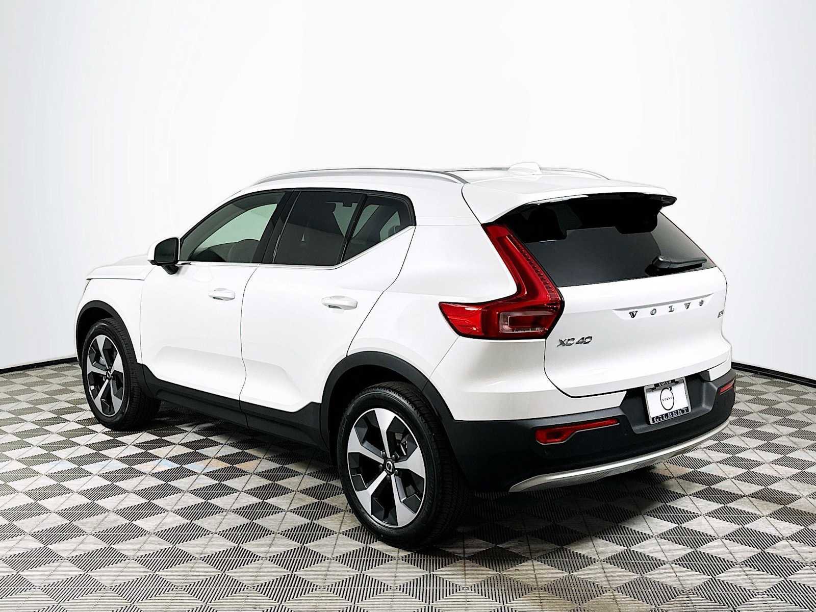 Used 2025 Volvo XC40 B5 Core w/ Protection Package Premier image 5