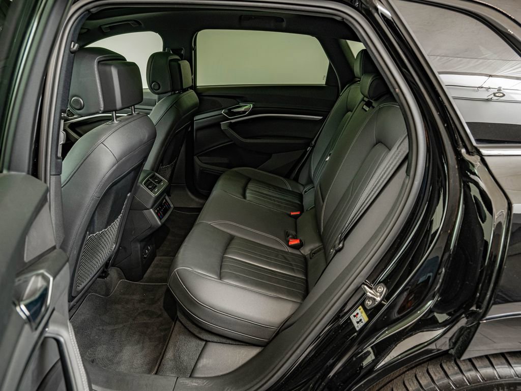 Used 2022 Audi e-tron Premium w/ Convenience Plus Package image 32