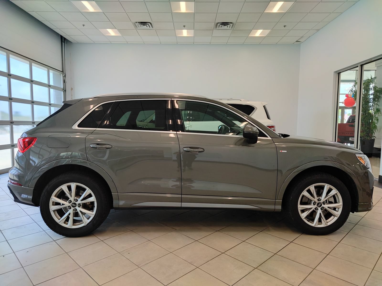 Used 2024 Audi Q3 2.0T Premium AWD/4WD image 2
