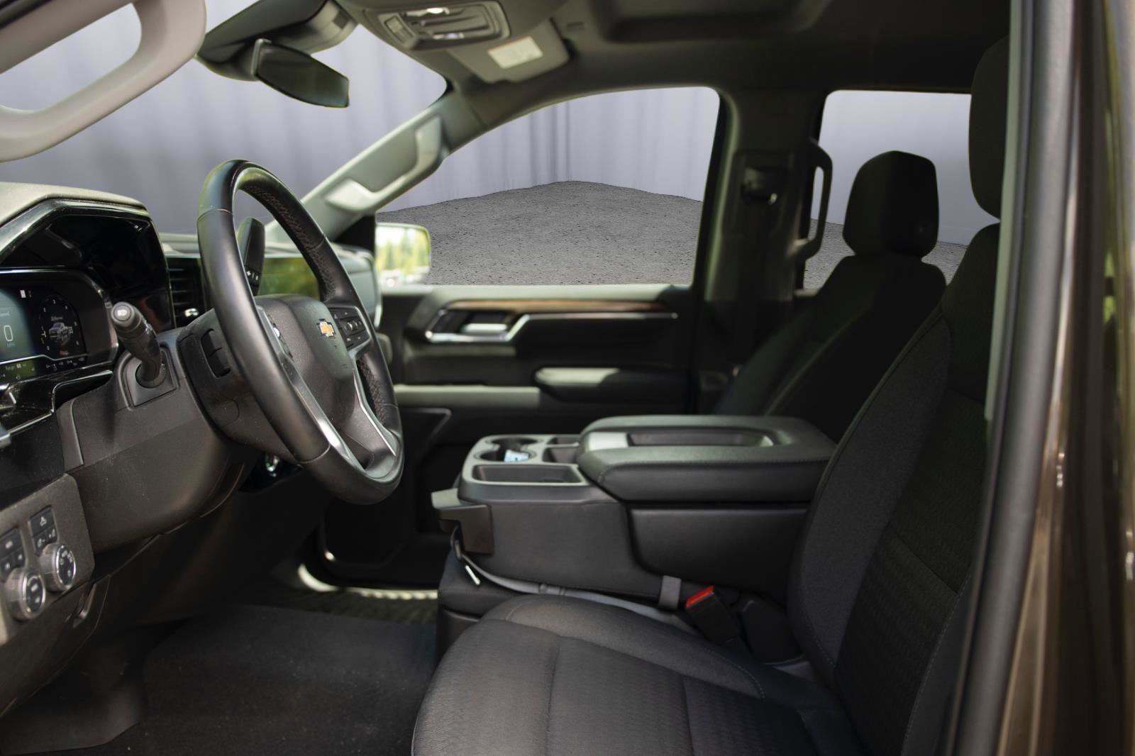 Used 2023 Chevrolet Silverado 1500 LT AWD/4WD image 2
