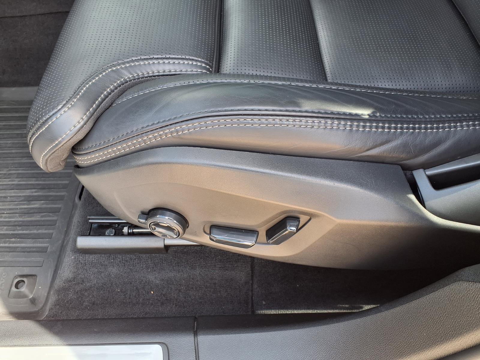 Certified 2023 Volvo XC60 B5 Ultimate w/ Climate Package image 23