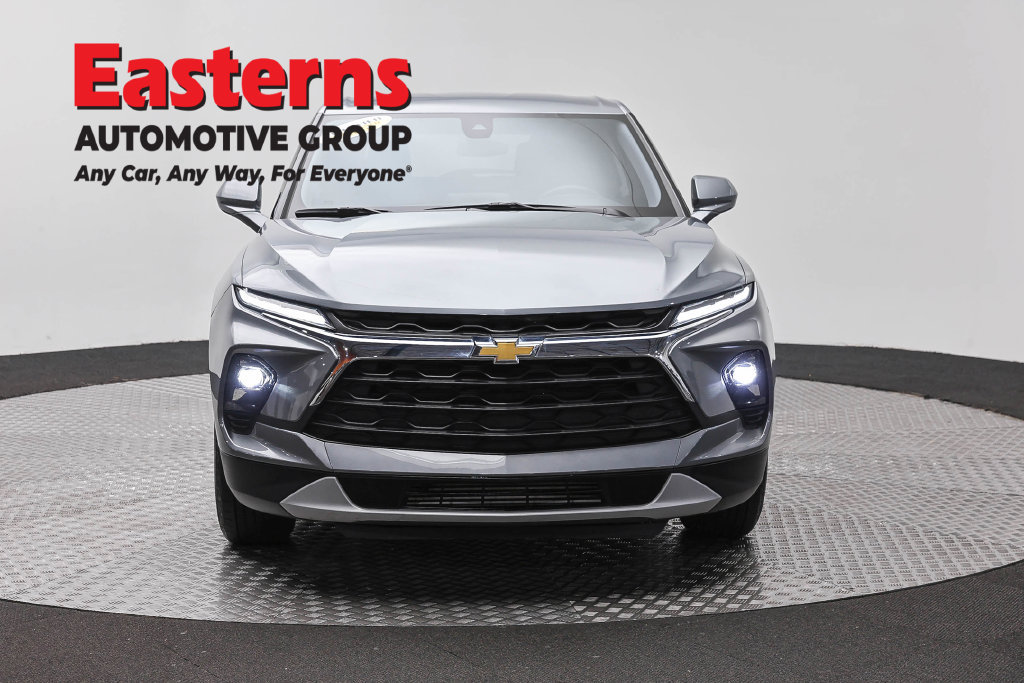 Used 2025 Chevrolet Blazer LT FWD image 3
