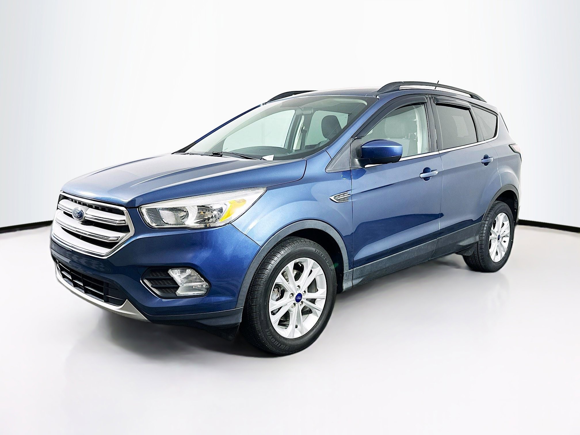 Used 2018 Ford Escape SE w/ SE Sync 3 Package image 3