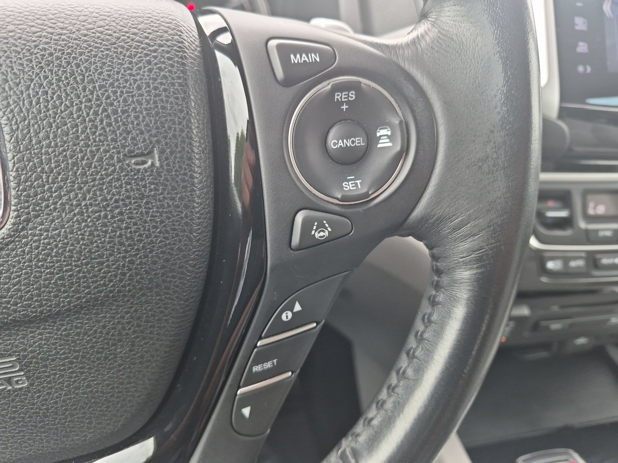 Used 2016 Honda Pilot Touring image 16