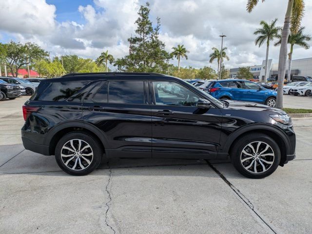 Certified 2025 Ford Explorer ST-Line image 3