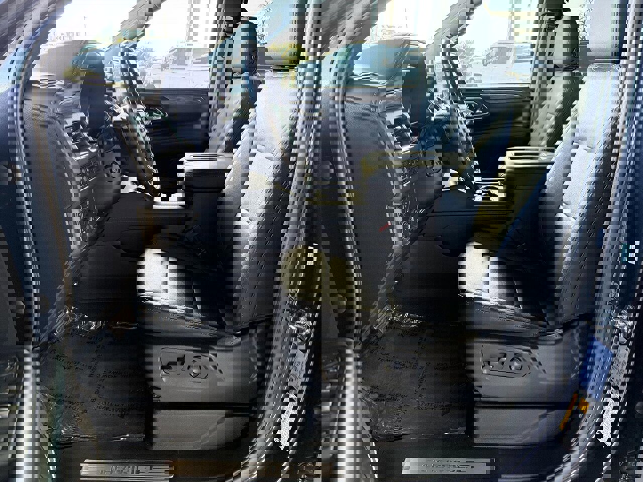 Used 2022 Chevrolet Tahoe LT w/ Luxury Package image 2