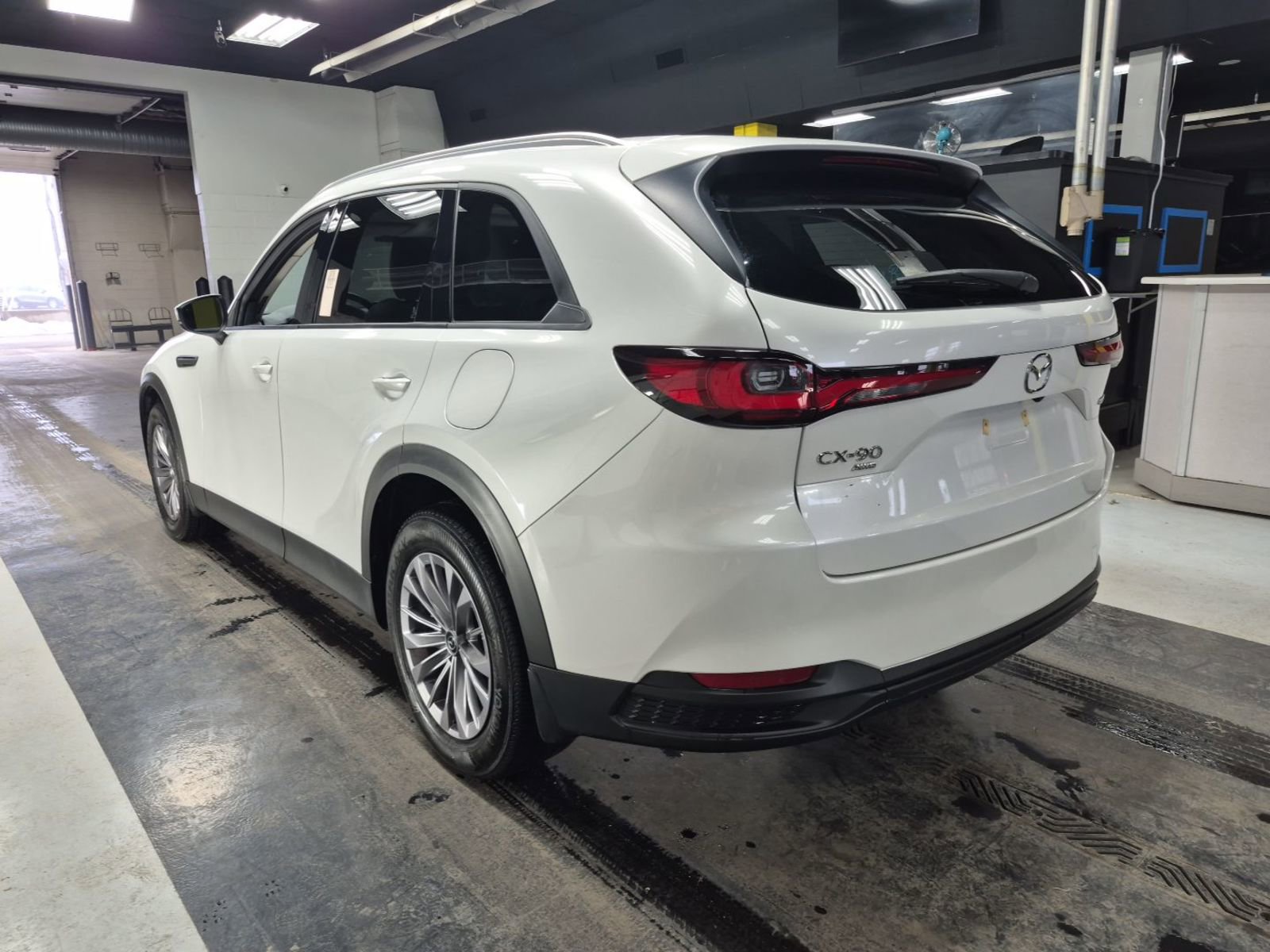 Used 2024 MAZDA CX-90 3.3 Turbo w/ Preferred Package AWD/4WD image 4