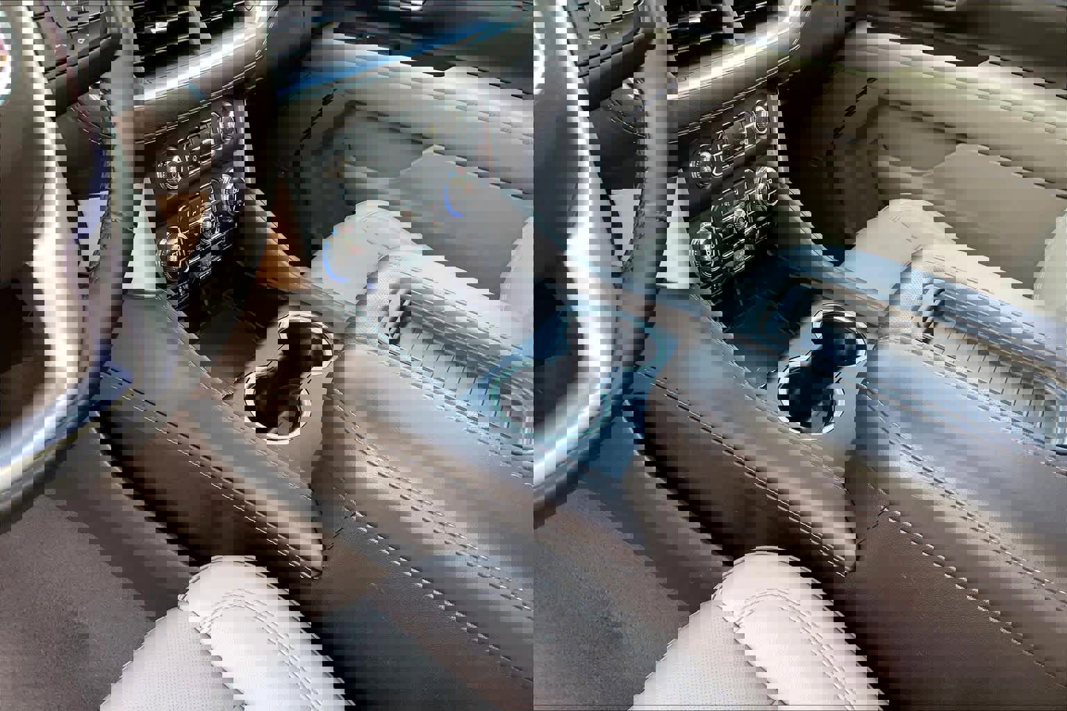 Used 2023 GMC Yukon SLT w/ SLT Premium Package AWD/4WD image 17