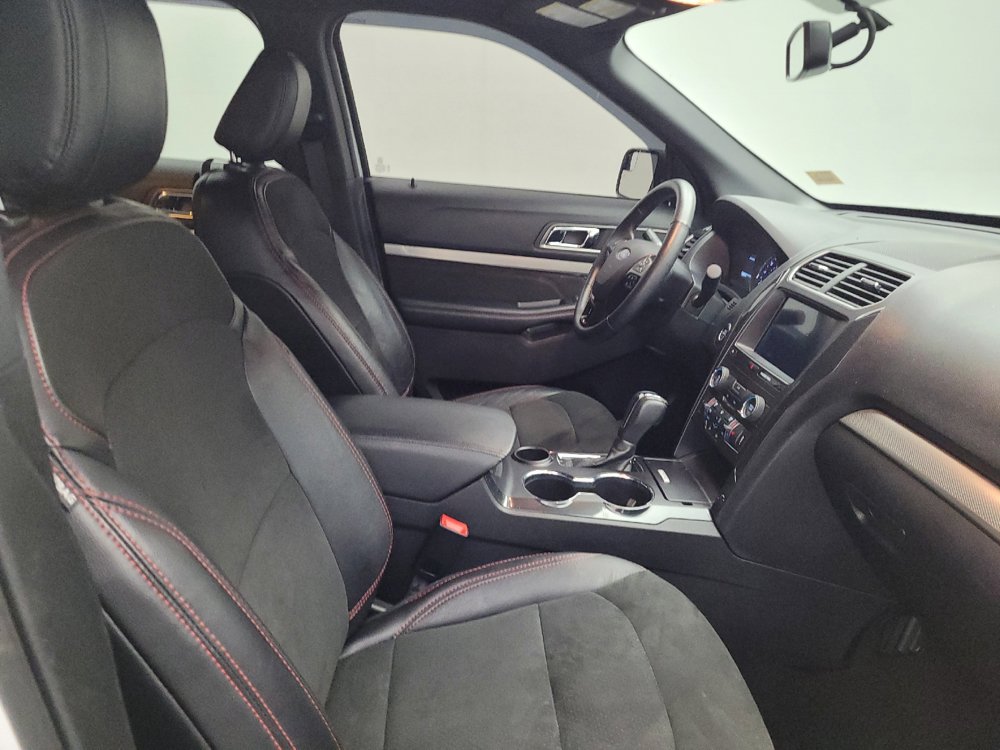 Used 2018 Ford Explorer XLT w/ Equipment Group 202A FWD image 21