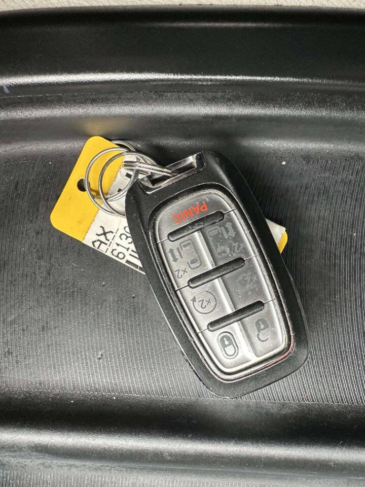 Used 2019 Chrysler Pacifica Touring-L image 38