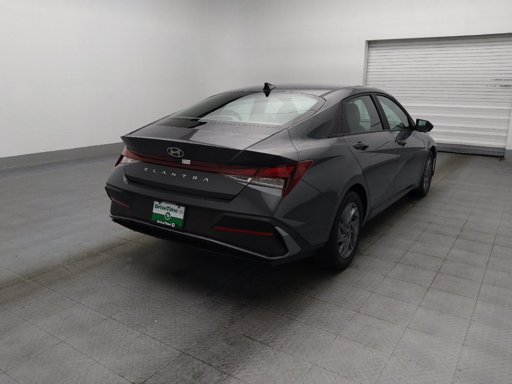 Used 2024 Hyundai Elantra SEL FWD image 9