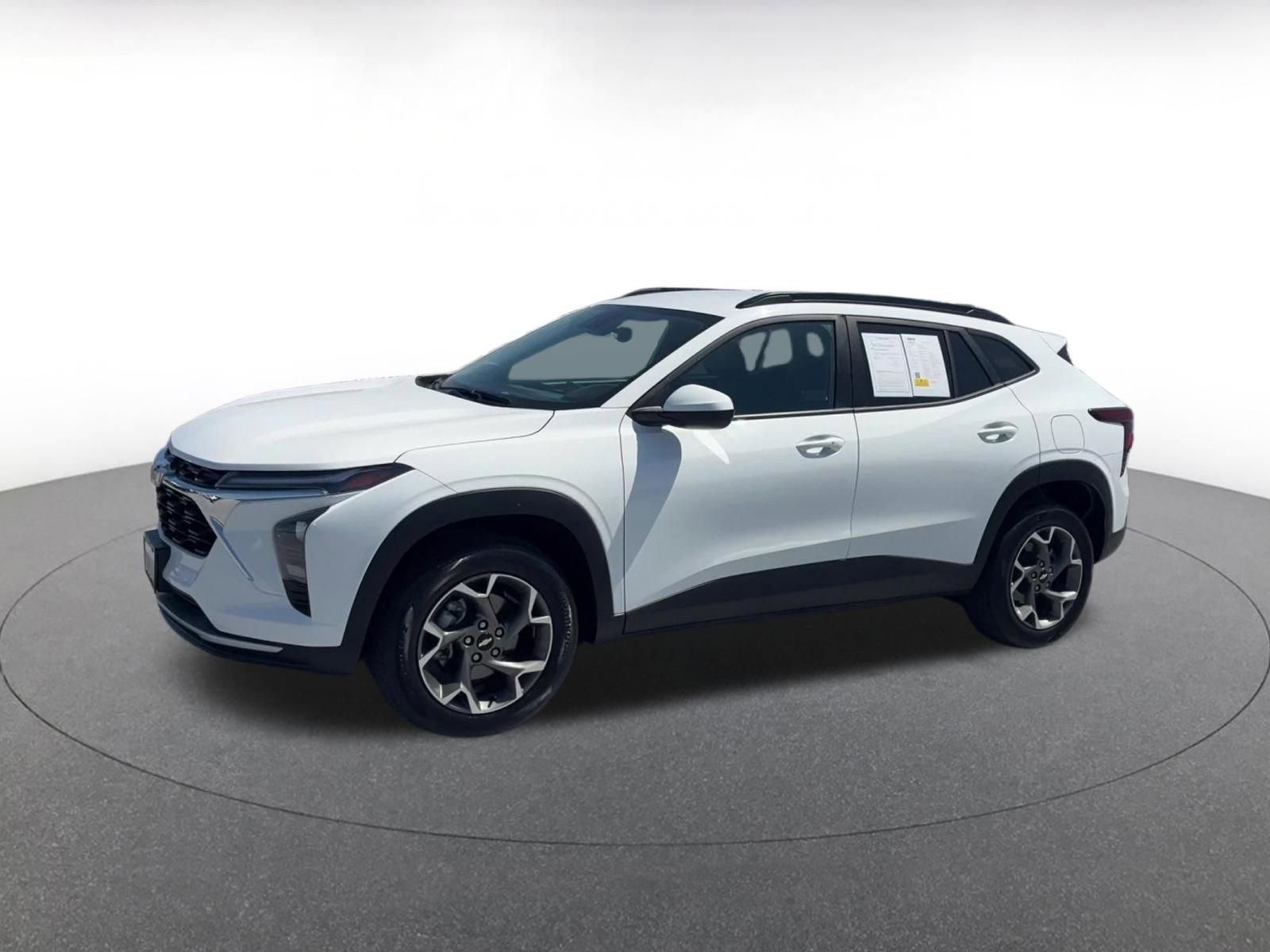 Used 2025 Chevrolet Trax LT w/ LT Convenience Package FWD image 8