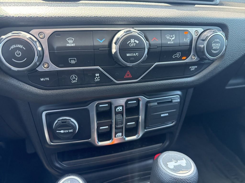 Used 2025 Jeep Wrangler Unlimited Sport AWD/4WD image 19