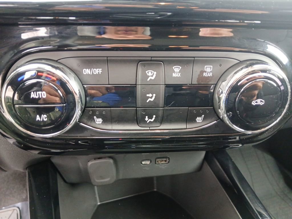 Used 2025 Chevrolet Trax ACTIV w/ Driver Confidence Package image 19