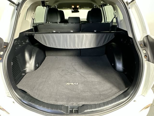 Used 2017 Toyota RAV4 LE w/ Carpet Mat Package AWD/4WD image 27