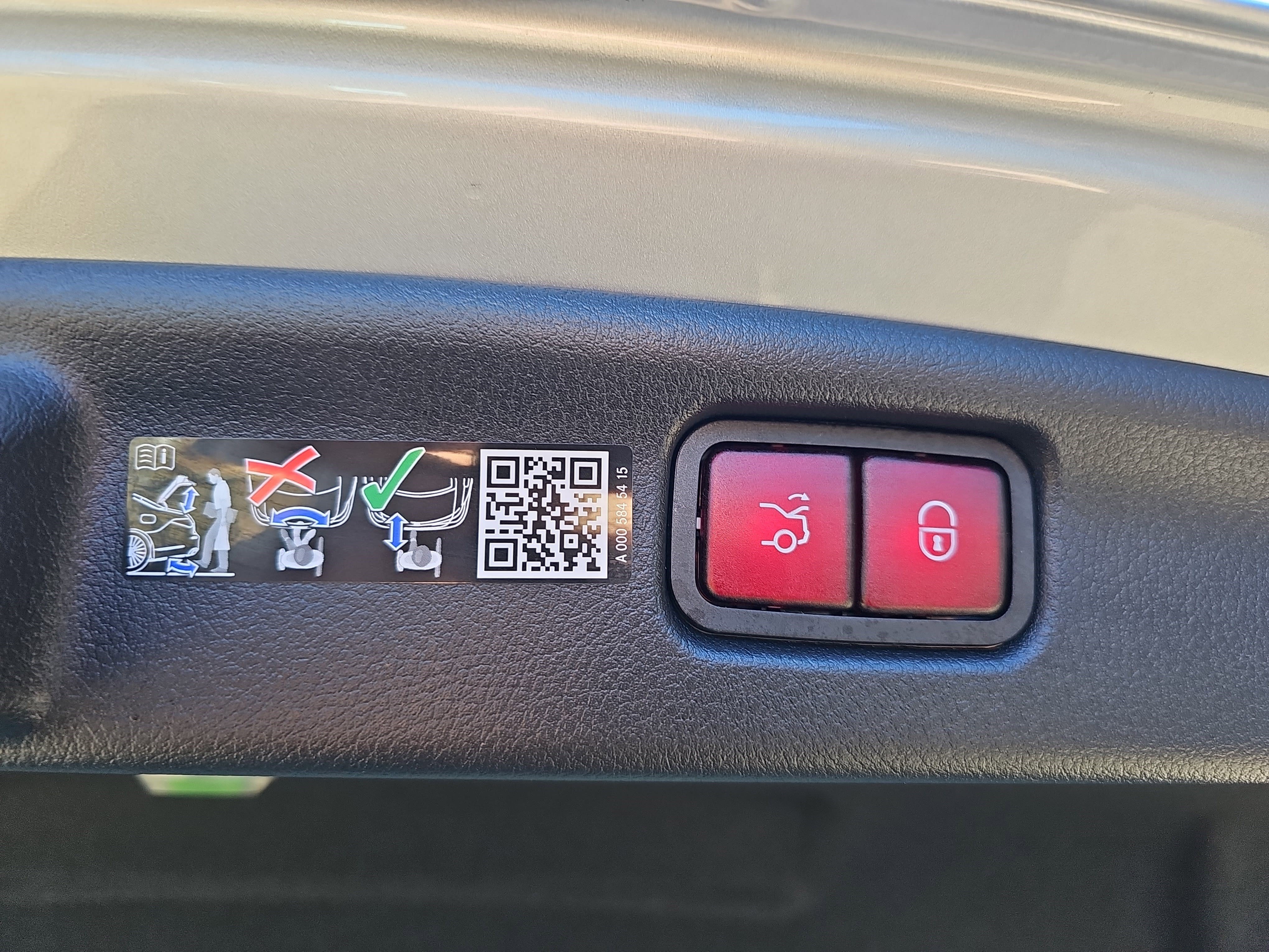 Certified 2025 Mercedes-Benz C 300 Sedan image 15