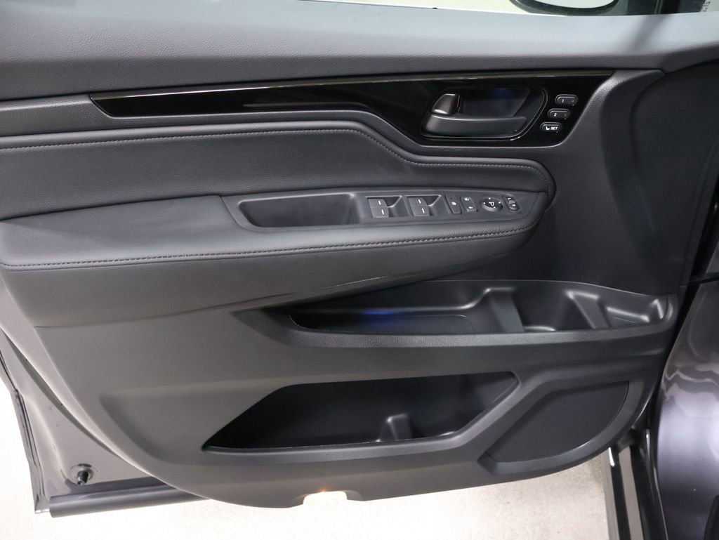 New 2026 Honda Odyssey Touring image 8