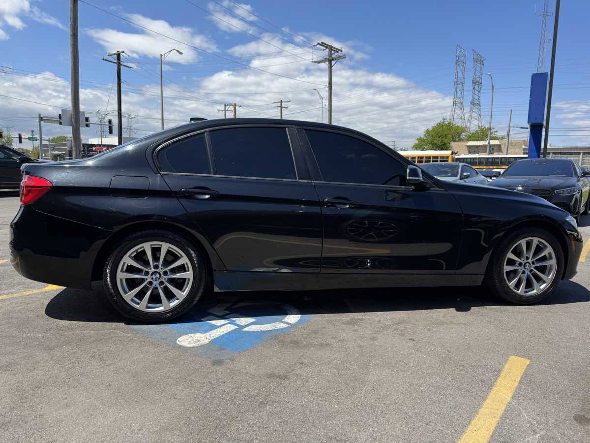 Used 2018 BMW 320i xDrive Sedan AWD/4WD image 4
