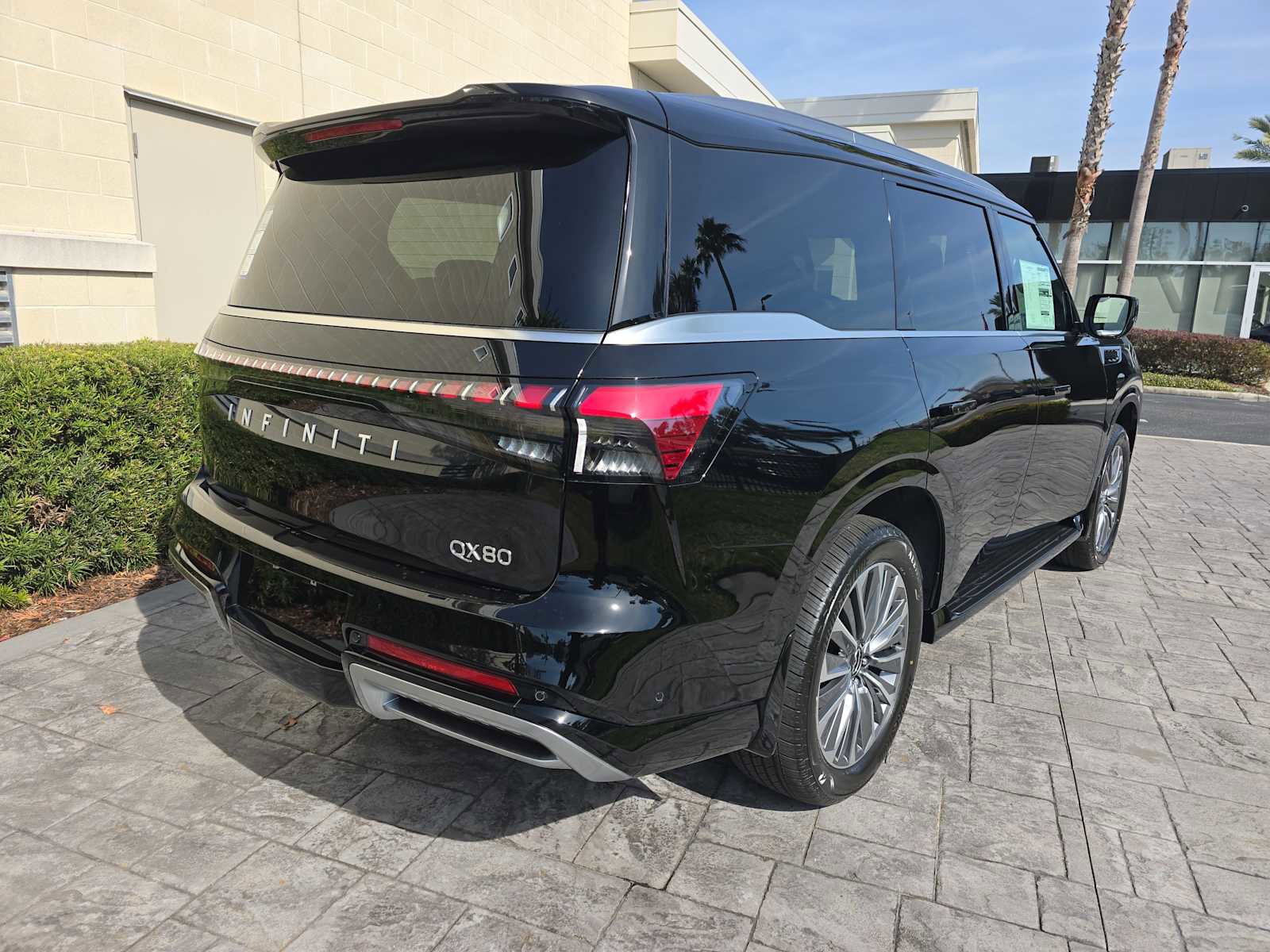 New 2026 INFINITI QX80 Luxe w/ Cargo Package image 3