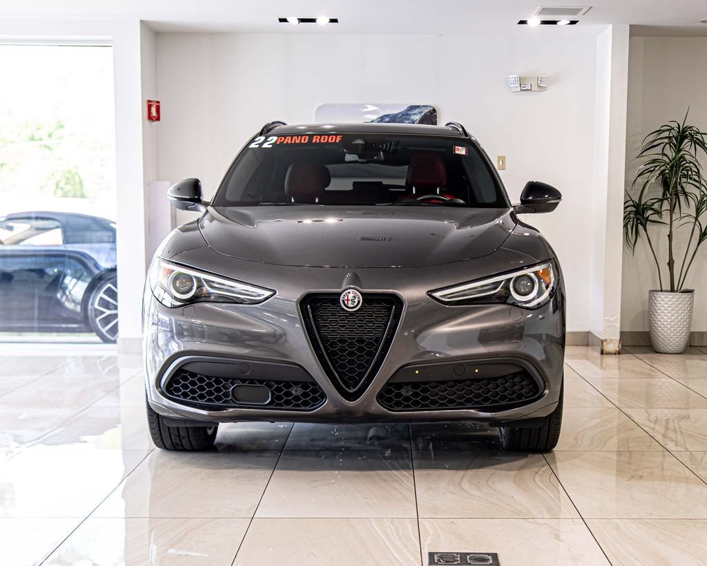 Used 2022 Alfa Romeo Stelvio Veloce AWD/4WD image 2
